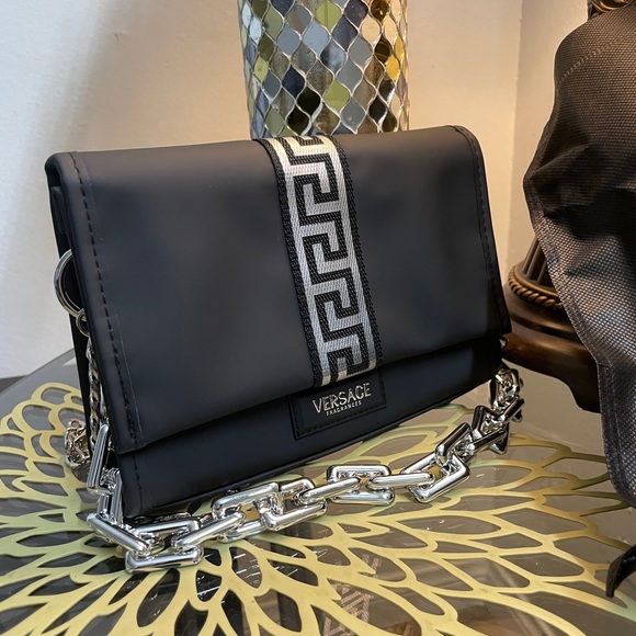 Versace - Picture 8 of 13